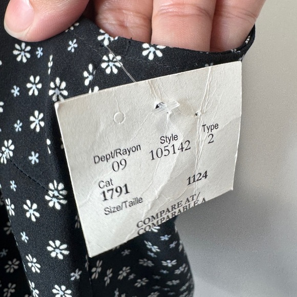 Levi’s Sleeveless Floral Top Black - Picture 6 of 8